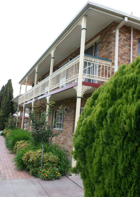 Grand Manor Motor Inn - Queanbeyan - Accommodation QLD 1
