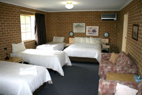 Grand Manor Motor Inn - Queanbeyan - Accommodation QLD 5