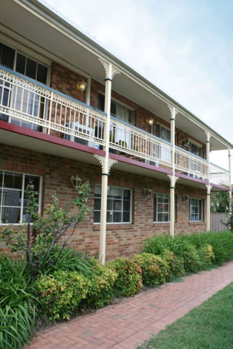 Grand Manor Motor Inn - Queanbeyan - Accommodation QLD 4