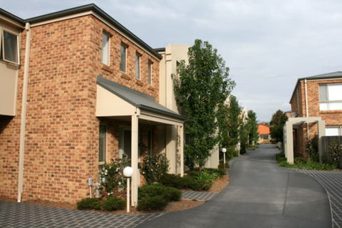 Grand Manor Motor Inn - Queanbeyan - Accommodation QLD 2