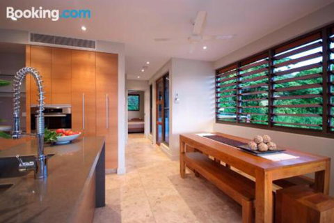 Villa One On Murphy Luxury Holiday Villa - Accommodation QLD 4