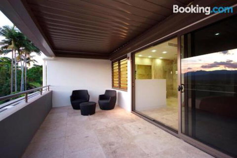 Villa One On Murphy Luxury Holiday Villa - Accommodation QLD 0