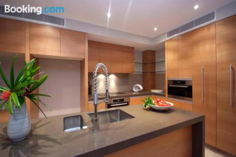 Villa One On Murphy Luxury Holiday Villa - Accommodation QLD 2