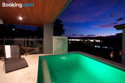 Villa One On Murphy Luxury Holiday Villa - Accommodation QLD 1