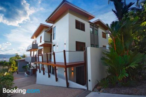 Villa One On Murphy Luxury Holiday Villa - Accommodation QLD 6