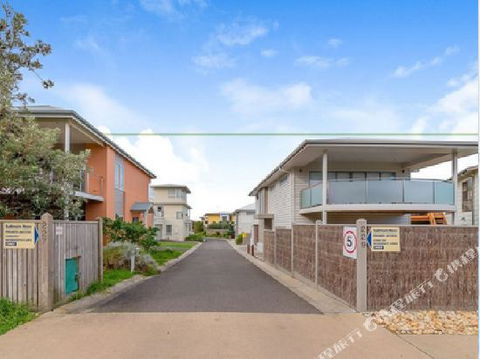Fabulous Townhouse At The Famous Smiths Beach - Accommodation QLD 4