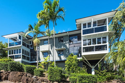 Oasis 1 Hamilton Island 2 Bedroom Apartment In Central Location With Golf Buggy - Accommodation QLD 0
