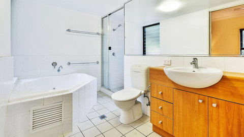 Oasis 1 Hamilton Island 2 Bedroom Apartment In Central Location With Golf Buggy - Accommodation QLD 4