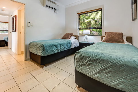 Oasis 1 Hamilton Island 2 Bedroom Apartment In Central Location With Golf Buggy - Accommodation QLD 6