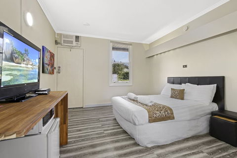 Nowa Nowa Hotel Motel - Accommodation QLD 4
