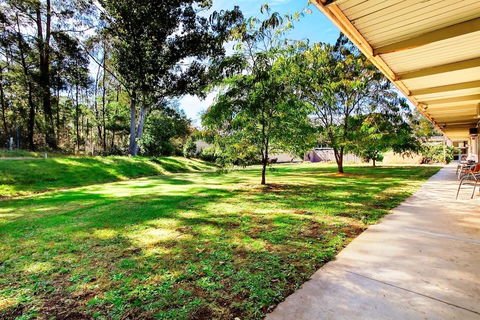 Nowa Nowa Hotel Motel - Accommodation QLD 1