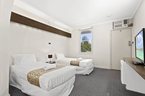 Nowa Nowa Hotel Motel - Accommodation QLD 6