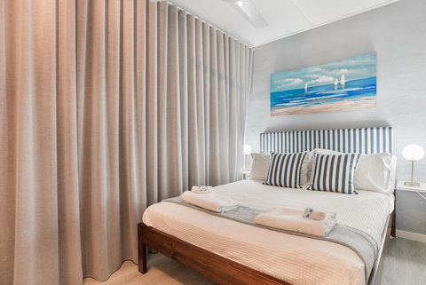 Rare Modern Unit W Private Fenced Garden Close To The Beach PC5 - Accommodation QLD 6