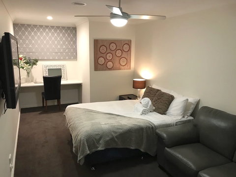 Rosanna Mansion - Accommodation QLD 5