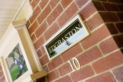 Rosanna Mansion - Accommodation QLD 1