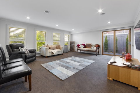 Rosanna Mansion - Accommodation QLD 2