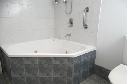 MAS Country Colonial Motor Inn - Accommodation QLD 6