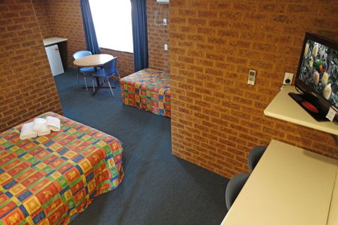 MAS Country Colonial Motor Inn - Accommodation QLD 1