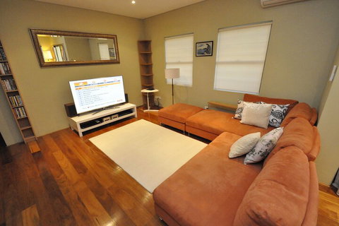 Glebe Fully Furnished 1 BDR Apart 47 ROS - Accommodation QLD 4