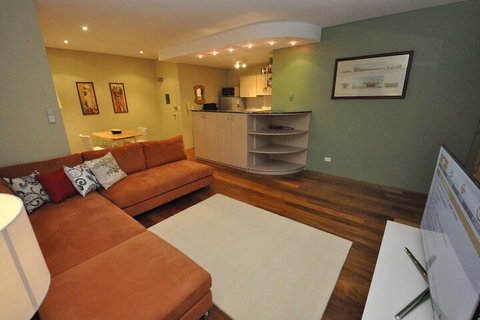 Glebe Fully Furnished 1 BDR Apart 47 ROS - Accommodation QLD 3