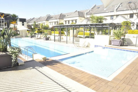 Glebe Fully Furnished 1 BDR Apart 47 ROS - Accommodation QLD 2