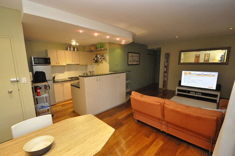 Glebe Fully Furnished 1 BDR Apart 47 ROS - Accommodation QLD 5