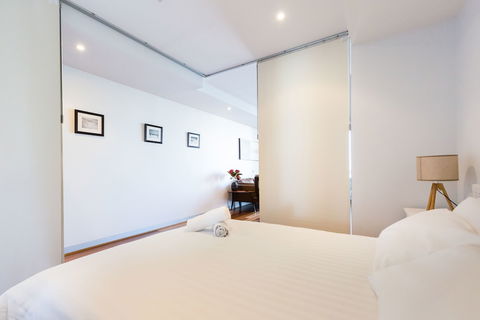 RIVER, 1BDR Melbourne Apartment - Accommodation QLD 2