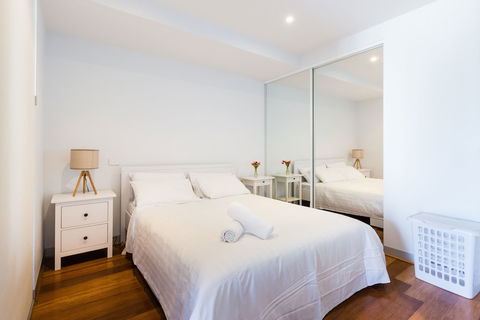 RIVER, 1BDR Melbourne Apartment - Accommodation QLD 3