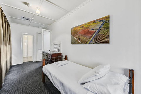 Triune House Bed & Breakfast - Accommodation QLD 0