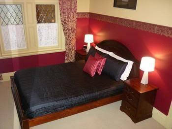 Triune House Bed & Breakfast - Accommodation QLD 1