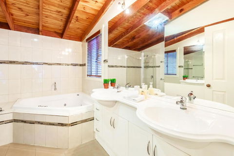 Forest Ave Cottages - Accommodation QLD 2