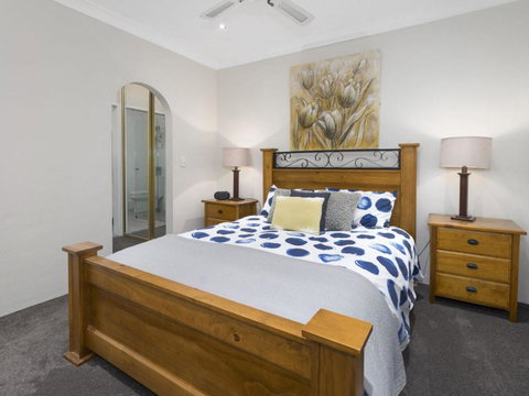 Lakeshore Apartments Unit 6 - Accommodation QLD 4