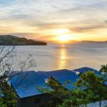 NEWLY BEAUTFULLY RENOVATED 16 The Casuarina 3 Bedroom House With 180 Degree Ocean Views - Accommodation QLD 0