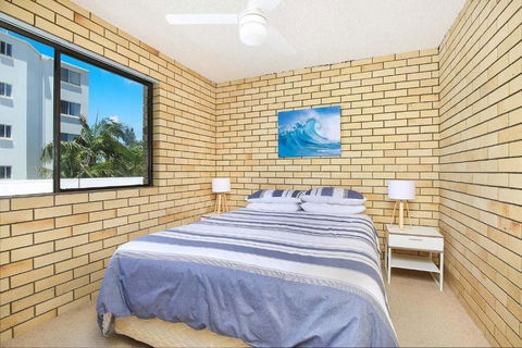 Golden Shores U8 21 Landsborough Parade - Accommodation QLD 6