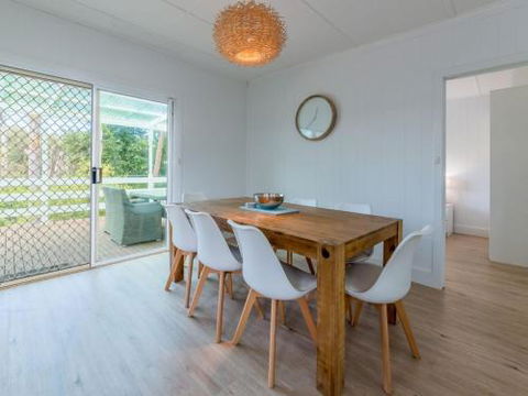 DRIFTAWAY ACROSS FROM SURF BEACH - Accommodation QLD 3