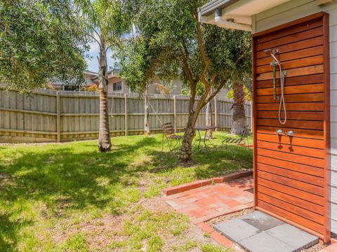 DRIFTAWAY ACROSS FROM SURF BEACH - Accommodation QLD 2