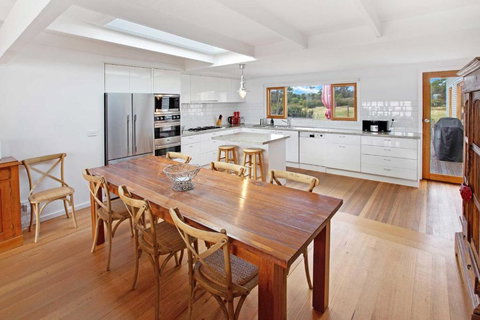 Waterfront Sanctuary Raymond Island Getaway - Accommodation QLD 4