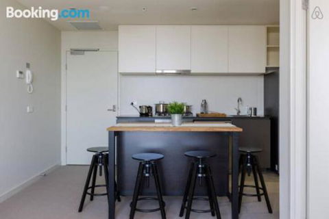 A Cozy CBD Suite With Spectacular City Views - Accommodation QLD 5