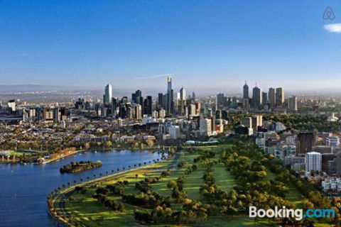 A Cozy CBD Suite With Spectacular City Views - Accommodation QLD 4