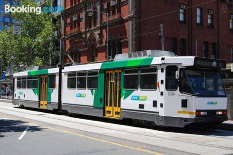 A Cozy CBD Suite With Spectacular City Views - Accommodation QLD 3