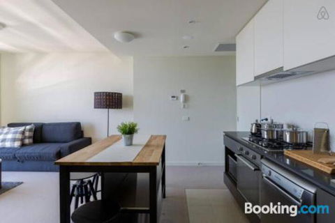 A Cozy CBD Suite With Spectacular City Views - Accommodation QLD 0