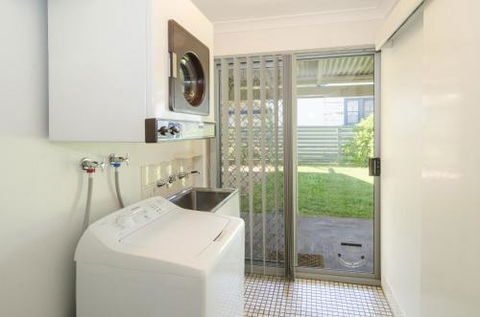 Anchors Away - Accommodation QLD 1