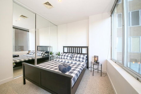 A Spacious & Central 2BR Apt Near Flinders Station - Accommodation QLD 5