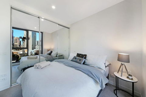 A Cozy & Stylish Suite Near Melbourne Central - Accommodation QLD 5