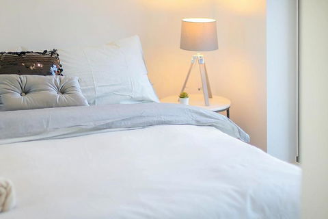 A Cozy & Stylish Suite Near Melbourne Central - Accommodation QLD 2