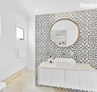 Mudjimba Island Beach House - Accommodation QLD