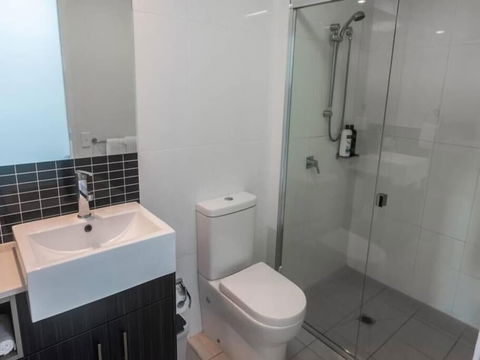 Airtrip Apartments On River Street - Accommodation QLD 6