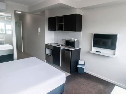 Airtrip Apartments On River Street - Accommodation QLD 2