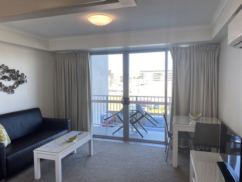 Airtrip Apartments On River Street - Accommodation QLD 4