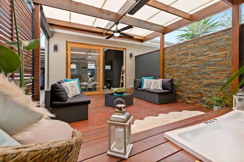 AMORE A Tranquil Retreat With Couples Spa - Accommodation QLD 1